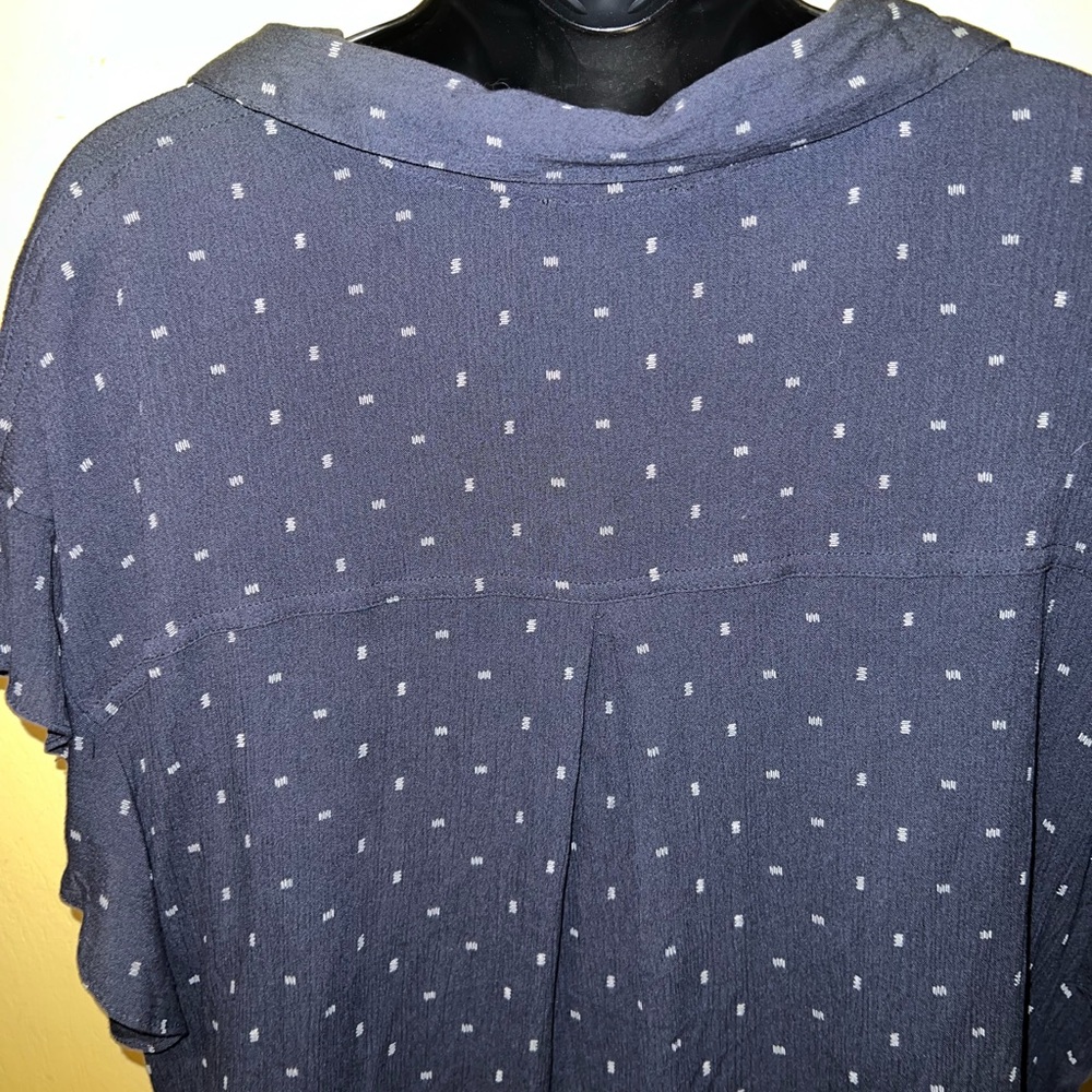 ⭐️Jessica Simpson Navy Polka Dot Button Up Tie Front Short Sleeve Top Size 1X - Picture 6 of 13
